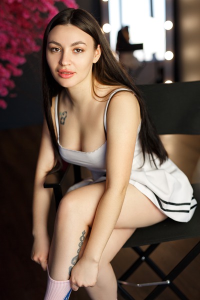 Enchanting Darya, 22 y.o. from Kremenchuk, Ukraine with Dark-brown hair — VeronikaLove