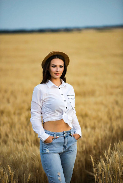 Enchanting Alina, 27 y.o. from Zaporizhzhia, Ukraine with Chestnut hair — VeronikaLove