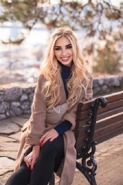 Enchanting Gaze: Miroslava, 41 y.o. from Kyiv, Ukraine — VeronikaLove