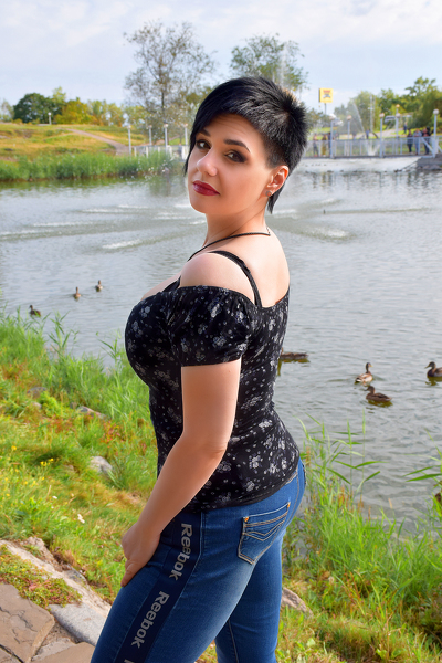 Serene Anna, 47 y.o. from Zaporizhzhia, Ukraine with Black hair — VeronikaLove