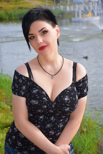 Serene Anna, 47 y.o. from Zaporizhzhia, Ukraine with Black hair — VeronikaLove