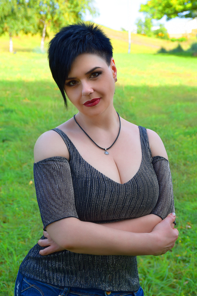 Serene Anna, 47 y.o. from Zaporizhzhia, Ukraine with Black hair — VeronikaLove