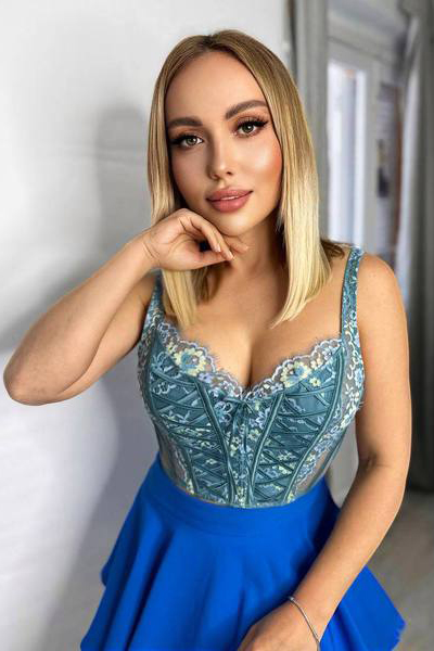 Alluring Yana, 41 y.o. from Palma, Spain with Blonde hair — VeronikaLove