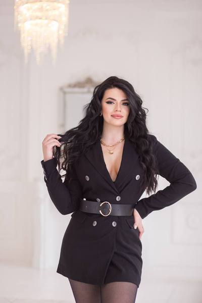 Vivacious Larisa, 28 y.o. from Kyiv, Ukraine with Dark-brown hair — VeronikaLove