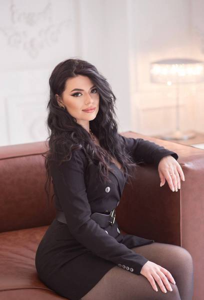 Vivacious Larisa, 28 y.o. from Kyiv, Ukraine with Dark-brown hair — VeronikaLove