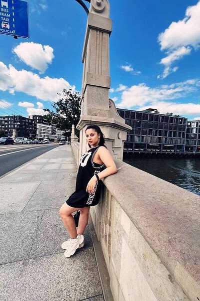 Enchanting Alena, 25 y.o. from Wroclaw, Poland with Brown hair — VeronikaLove