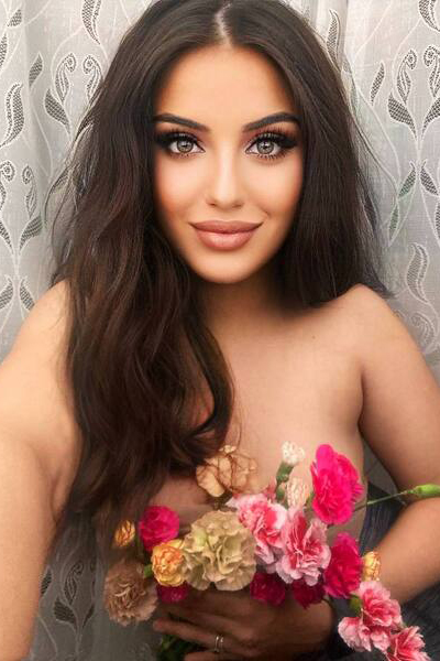 Enchanting Alena, 25 y.o. from Kherson, Ukraine with Brown hair — VeronikaLove