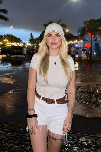 Elegant Andrea, 29 y.o. from Palma, Spain with Blonde hair — VeronikaLove