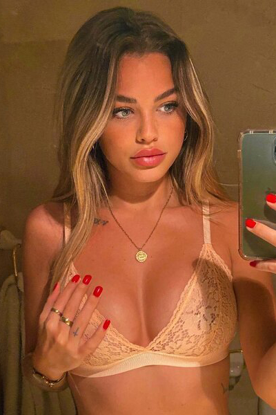 Elegant Andrea, 29 y.o. from Palma, Spain with Blonde hair — VeronikaLove
