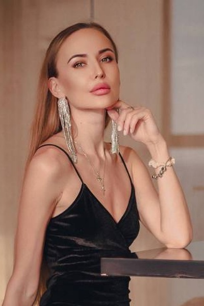 Divine Radiance: Anna, 36 y.o. from Dnipro, Ukraine — VeronikaLove