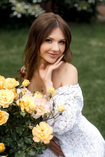 Vivacious Olga, 32 y.o. from Lviv, Ukraine with Brown hair — VeronikaLove