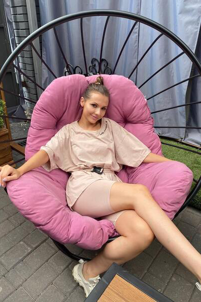 Vivacious Olga, 34 y.o. from Lviv, Ukraine with Brown hair — VeronikaLove