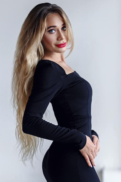 Sophisticated Elegance: Natalia, 31 y.o. from Odesa, Ukraine — VeronikaLove