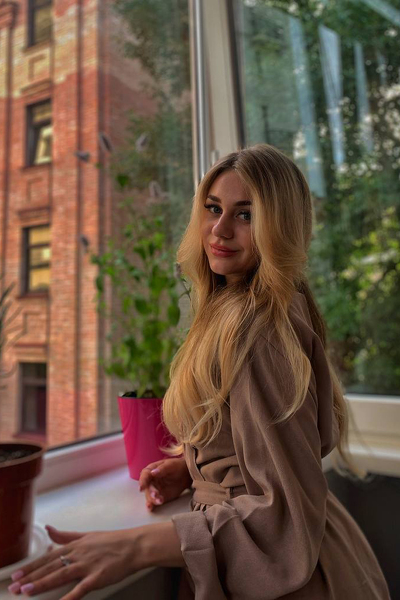 Charming Radiance: Snizhana, 21 y.o. from Kyiv region, Ukraine — VeronikaLove