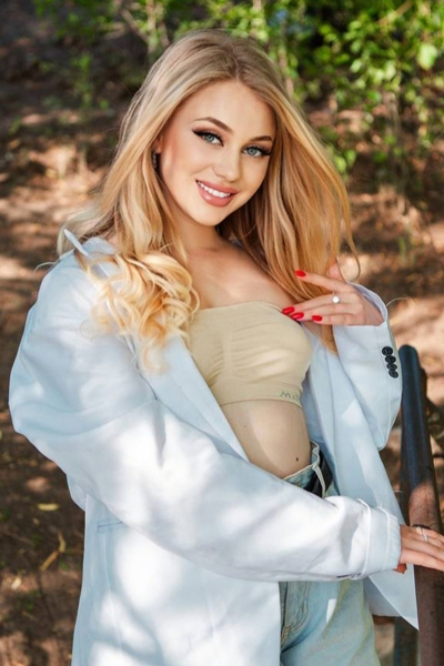 Charming Radiance: Snizhana, 21 y.o. from Kyiv region, Ukraine — VeronikaLove