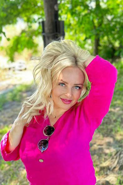 Glamorous Presence: Svetlana, 48 y.o. from Dnipro, Ukraine — VeronikaLove