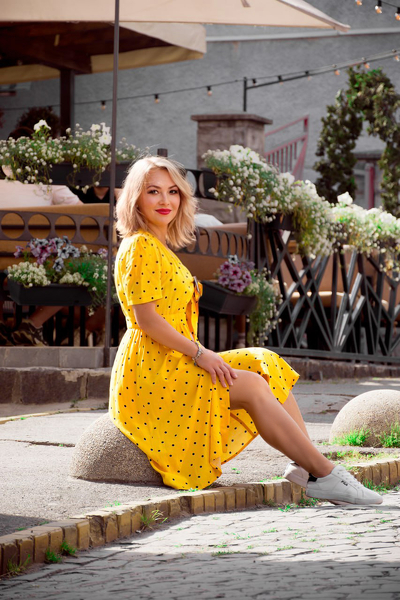 Graceful Presence: Juliya, 47 y.o. from Berlin, Germany — VeronikaLove