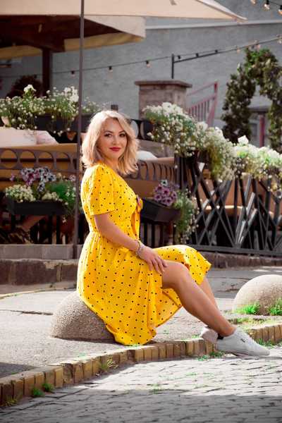 Graceful Presence: Juliya, 47 y.o. from Berlin, Germany — VeronikaLove