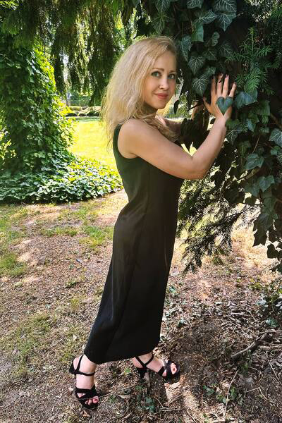 Enthralling Mystery: Elena, 42 y.o. from Kherson, Ukraine — VeronikaLove