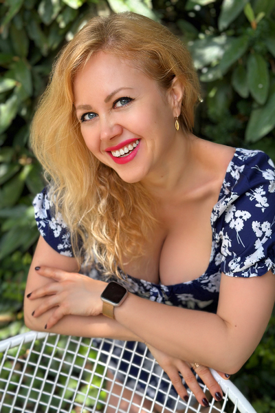 Enthralling Mystery: Elena, 41 y.o. from Kherson, Ukraine — VeronikaLove