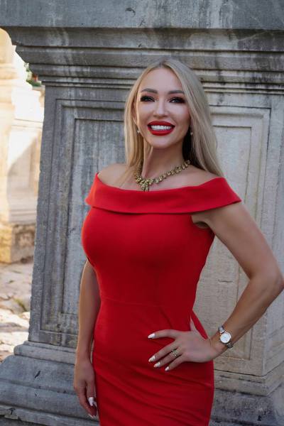 Captivating Radiance: Yulia, 47 y.o. from Antalya Ili, Turkey — VeronikaLove