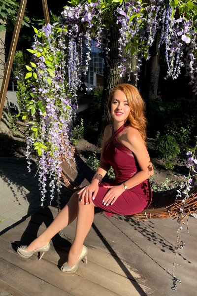 Captivating Elegance: Elena, 42 y.o. from Berlin, Germany — VeronikaLove