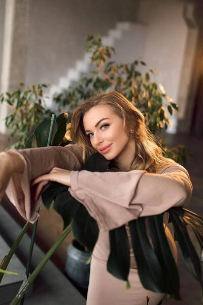 Elegant Enchantment: Marina, 38 y.o. from Dnipro, Ukraine — VeronikaLove