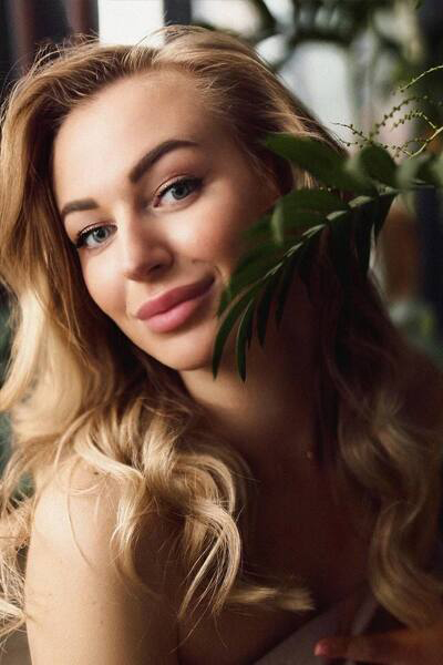 Elegant Enchantment: Marina, 38 y.o. from Dnipro, Ukraine — VeronikaLove