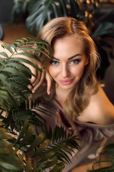 Elegant Enchantment: Marina, 38 y.o. from Dnipro, Ukraine — VeronikaLove
