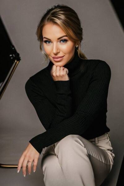 Elegant Enchantment: Marina, 37 y.o. from Dnipro, Ukraine — VeronikaLove