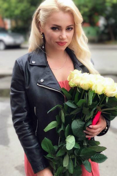 Divine Radiance: Marina, 35 y.o. from Kyiv, Ukraine — VeronikaLove