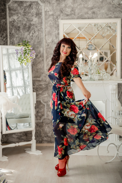 Elegant Elena, 46 y.o. from Kyiv, Ukraine with Chestnut hair — VeronikaLove