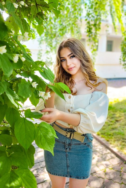 Vibrant Yelyzaveta, 21 y.o. from Cherkasy, Ukraine with Light-brown hair — VeronikaLove