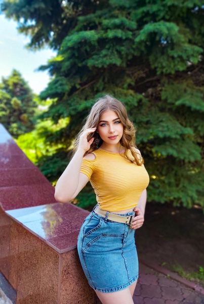 Vibrant Yelyzaveta, 21 y.o. from Cherkasy, Ukraine with Light-brown hair — VeronikaLove