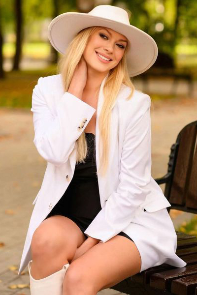 Magnetic Charm: Irina, 44 y.o. from Chernivtsi, Ukraine — VeronikaLove