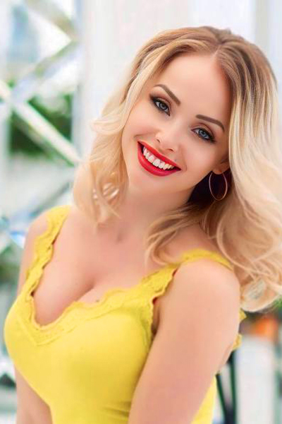 Graceful Presence: Viktoria, 43 y.o. from Odesa, Ukraine — VeronikaLove