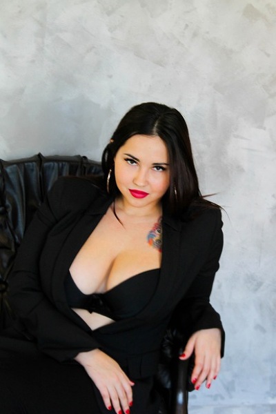 Captivating Anna, 32 y.o. from Mykolaiv, Ukraine with Dark-brown hair — VeronikaLove