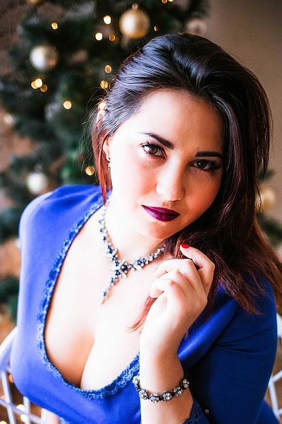 Captivating Anna, 32 y.o. from Mykolaiv, Ukraine with Dark-brown hair — VeronikaLove