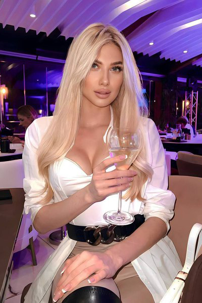 Timeless Elegance: Eva, 24 y.o. from Kharkiv, Ukraine — VeronikaLove