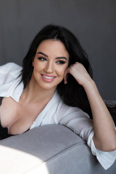 Captivating Aura: Yuliia, 30 y.o. from Chernivtsi, Ukraine — VeronikaLove