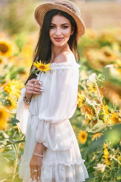 Radiant Allure: Olesya, 29 y.o. from Khmelnytskyi, Ukraine — VeronikaLove