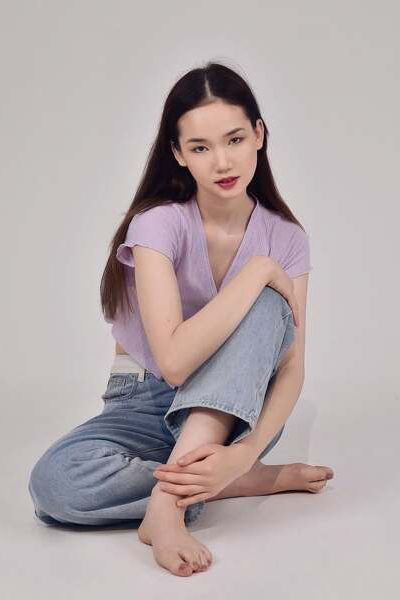 Dazzling Kamila, 24 y.o. from Toshkent Shahri, Uzbekistan with Dark-brown hair — VeronikaLove