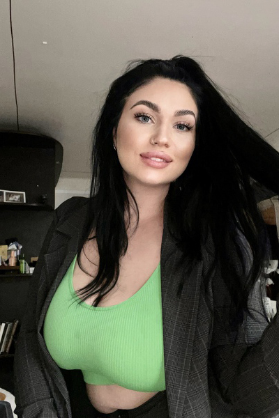 Graceful Anna, 24 y.o. from Kyiv, Ukraine with Black hair — VeronikaLove