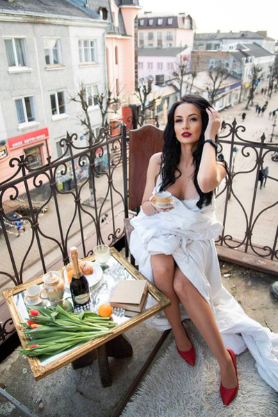 Elegant Irina, 35 y.o. from Lutsk, Ukraine with Black hair — VeronikaLove