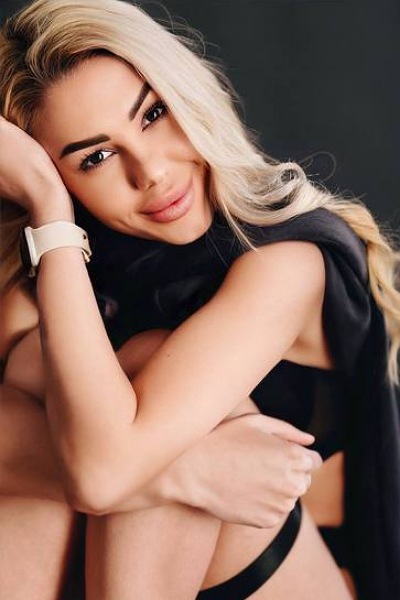 Timeless Elegance: Yuliia, 30 y.o. from Odesa, Ukraine — VeronikaLove