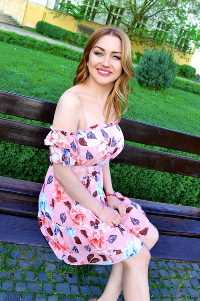 Enigmatic Elina, 34 y.o. from Zakarpattia region, Ukraine with Blonde hair — VeronikaLove