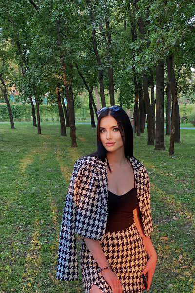 Graceful Yana, 20 y.o. from Vinnytsia, Ukraine with Black hair — VeronikaLove