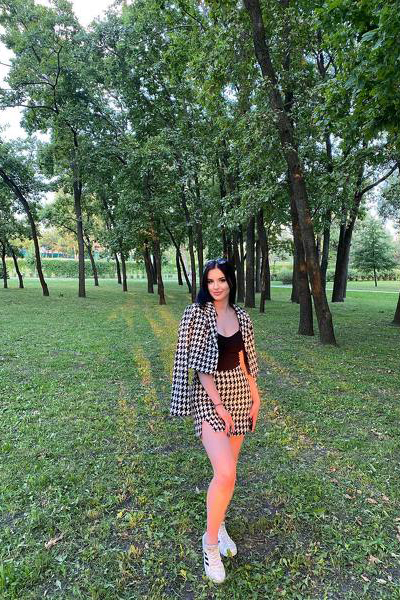 Graceful Yana, 20 y.o. from Vinnytsia, Ukraine with Black hair — VeronikaLove