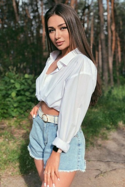 Vibrant Karyna, 23 y.o. from Cherkasy, Ukraine with Brown hair — VeronikaLove