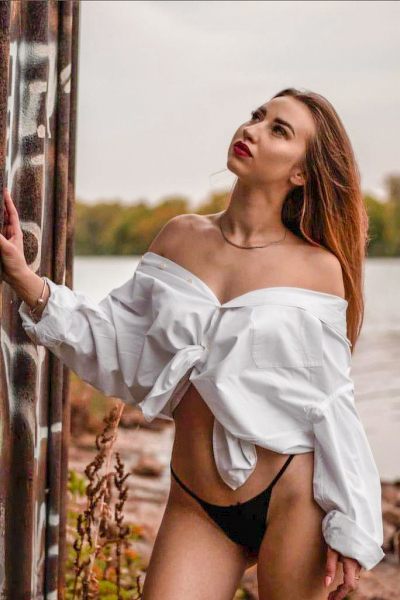 Graceful Veronica, 26 y.o. from Kherson, Ukraine with Chestnut hair — VeronikaLove